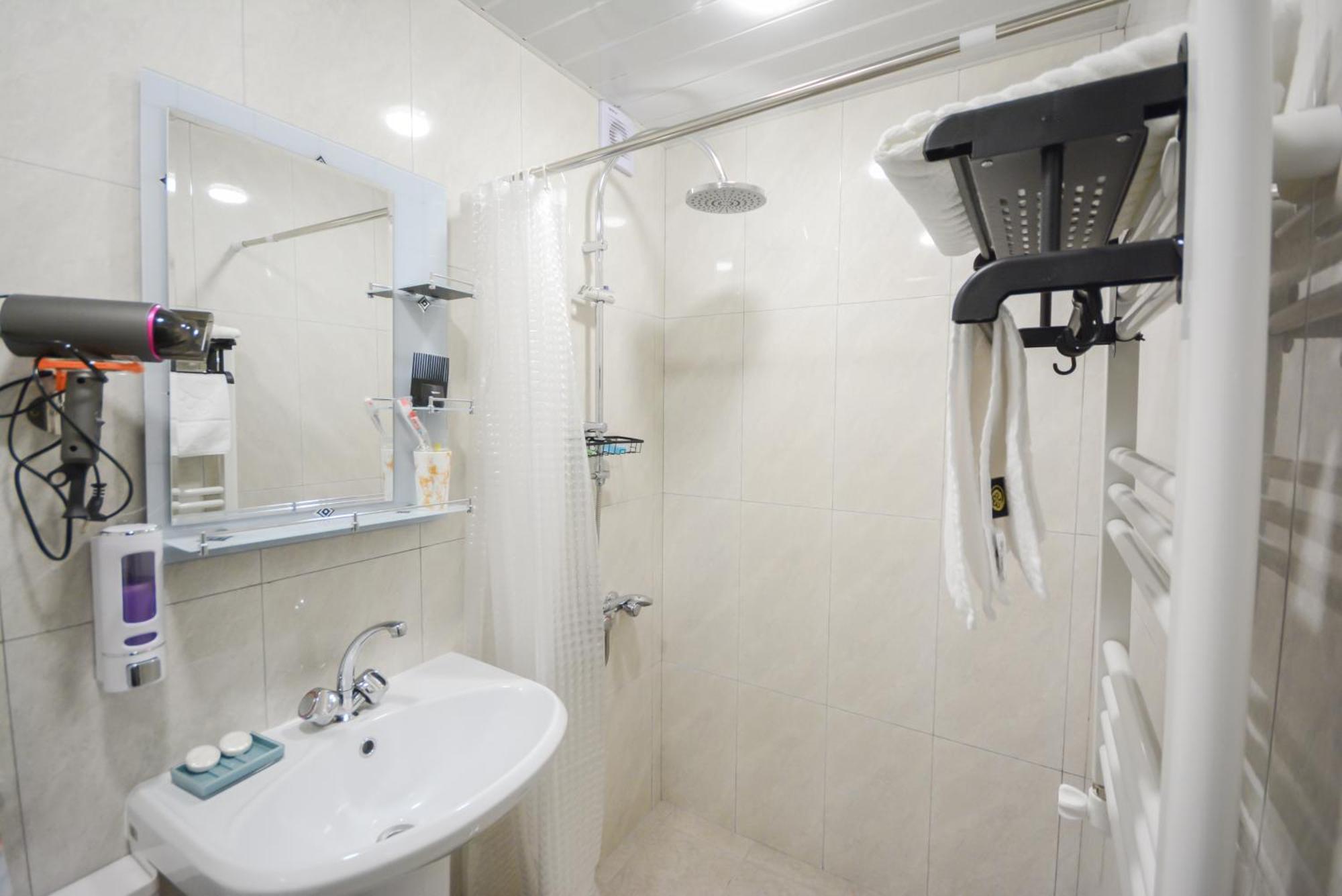 Eleven - 11 Hotel Jegegnadzor Kültér fotó