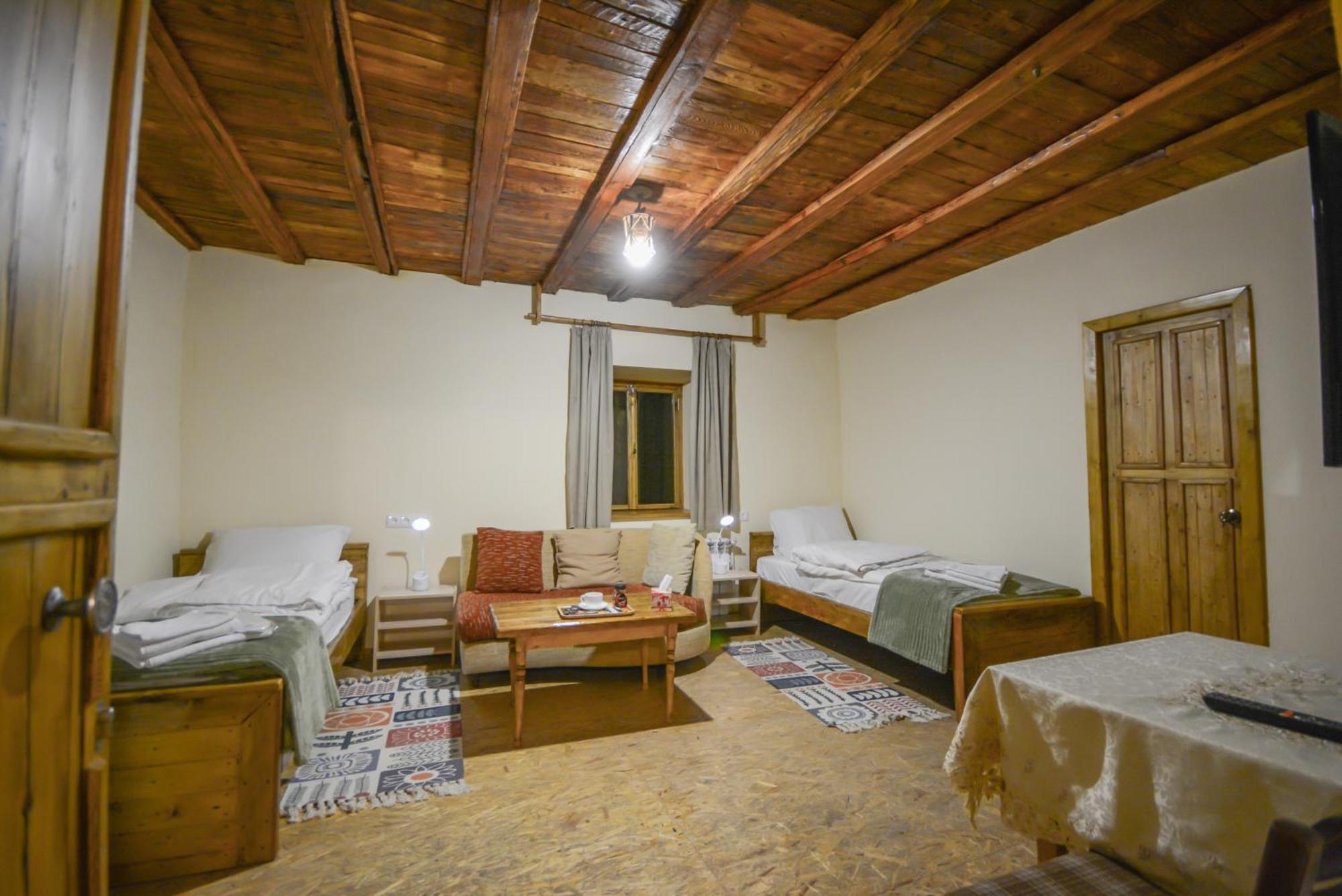 Eleven - 11 Hotel Jegegnadzor Kültér fotó