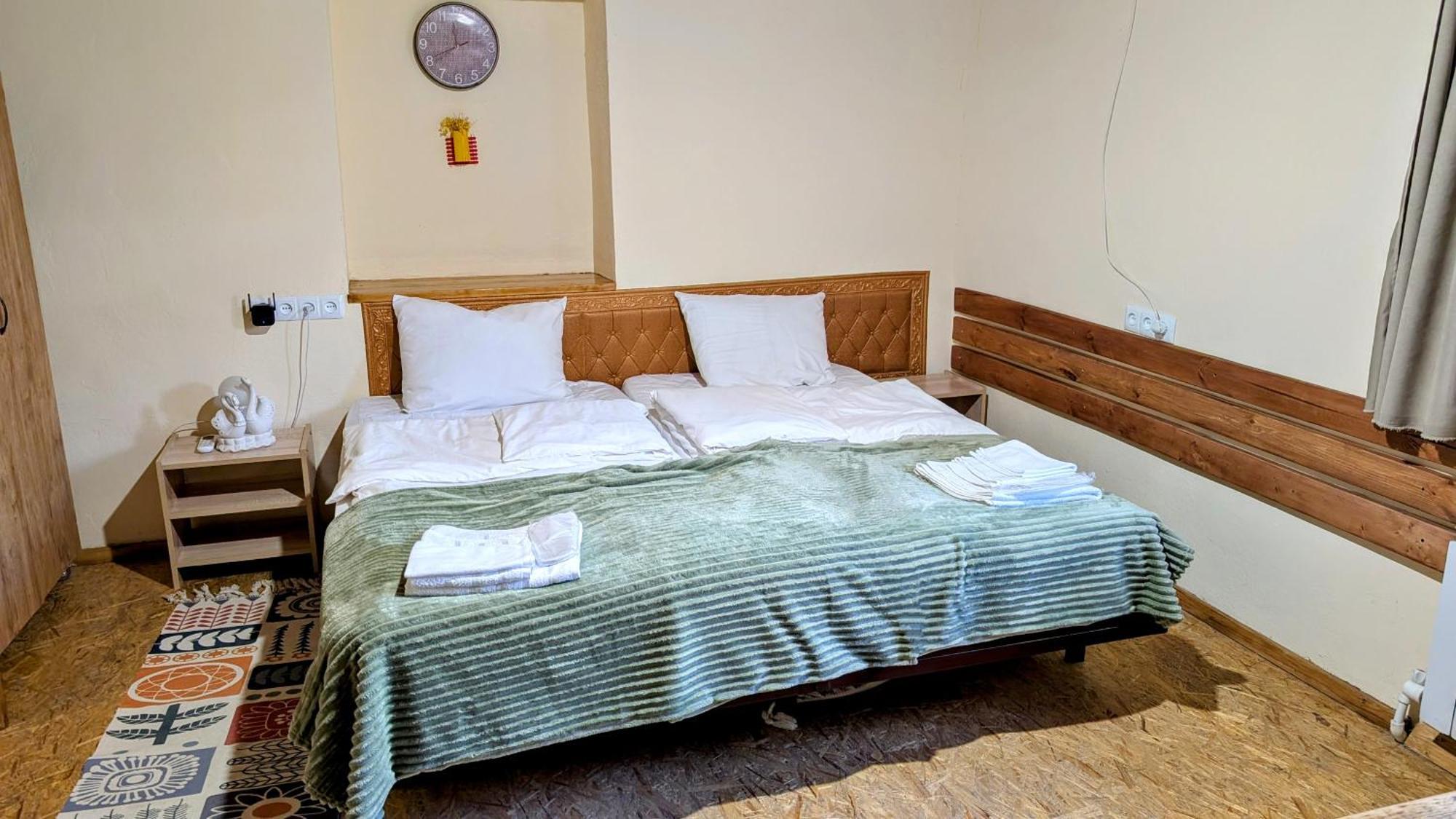 Eleven - 11 Hotel Jegegnadzor Kültér fotó