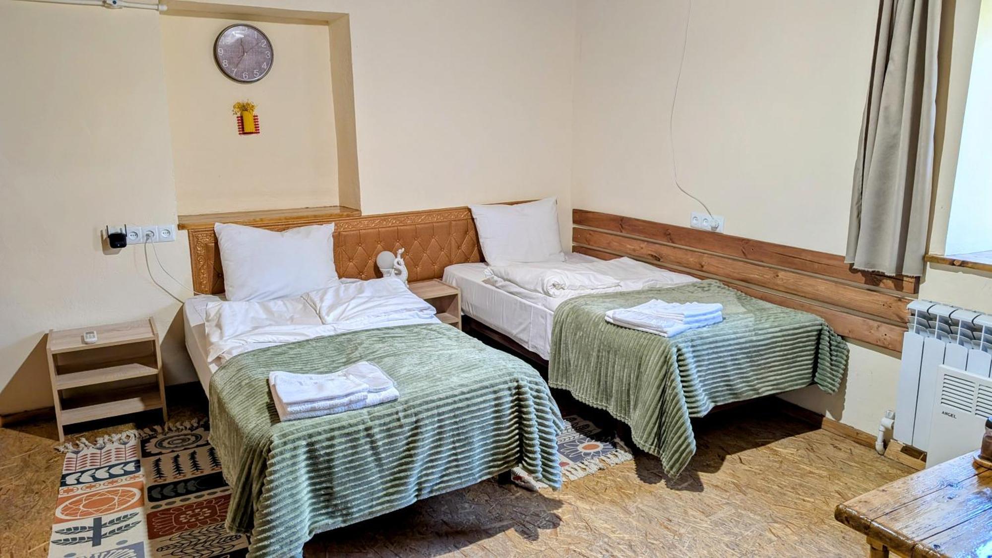 Eleven - 11 Hotel Jegegnadzor Kültér fotó